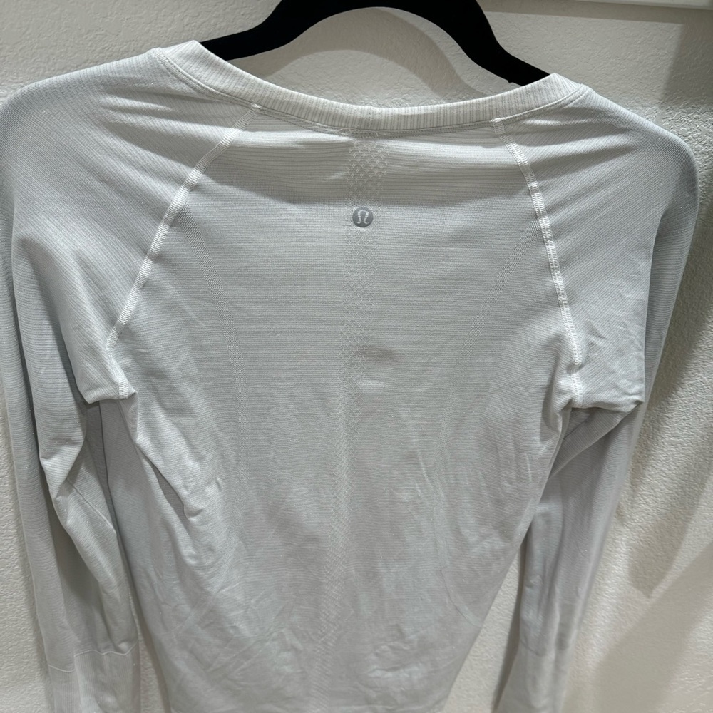 Lululemon Swiftly Tee White Sparkly Size 8 - image 6